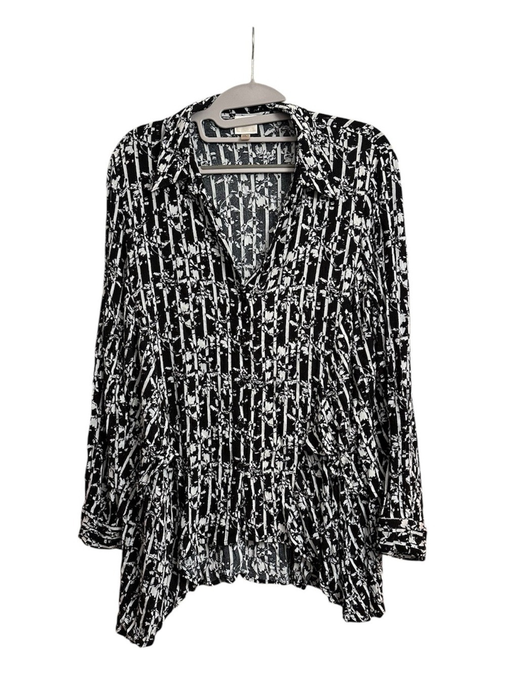 Cupio Draped Overlay Black & White Abstract Patterned 3/4 Sleeve Button Down Top - Picture 2 of 8